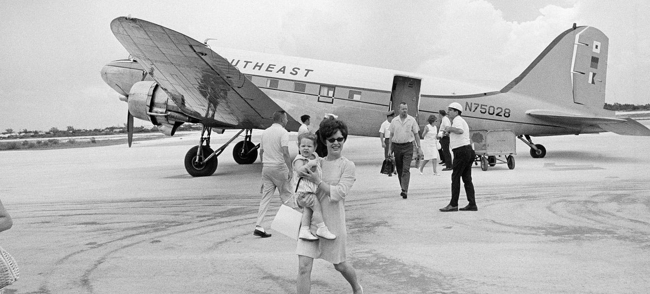 Un avión aterriza en Florida después de ser secuestrado y llevado a Cuba en 1968. Imagen AP