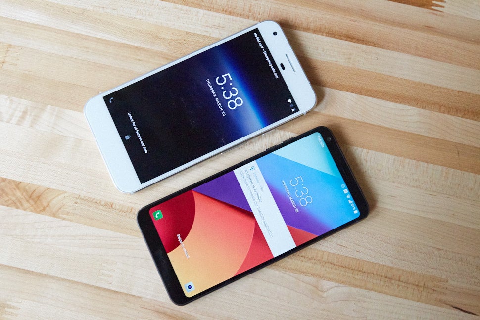 Google Pixel (arriba) vs LG G6 (abajo). Imagen: Alex Cranz/Gizmodo