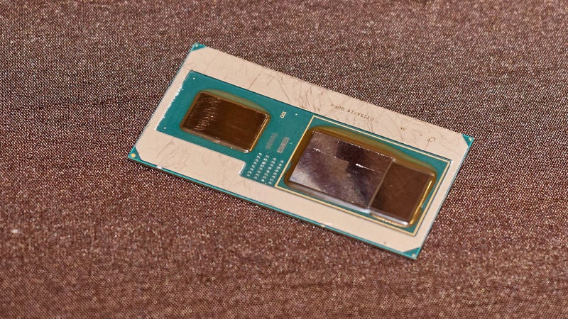 La CPU y la GPU vienen en una placa bastante pequeña, con la CPU a la izquierda y la GPU más la memoria a la derecha. 