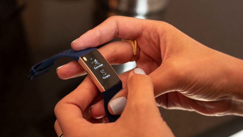 Puedes acceder a las aplicaciones deslizando hacia arriba y luego deslizando a los lados.