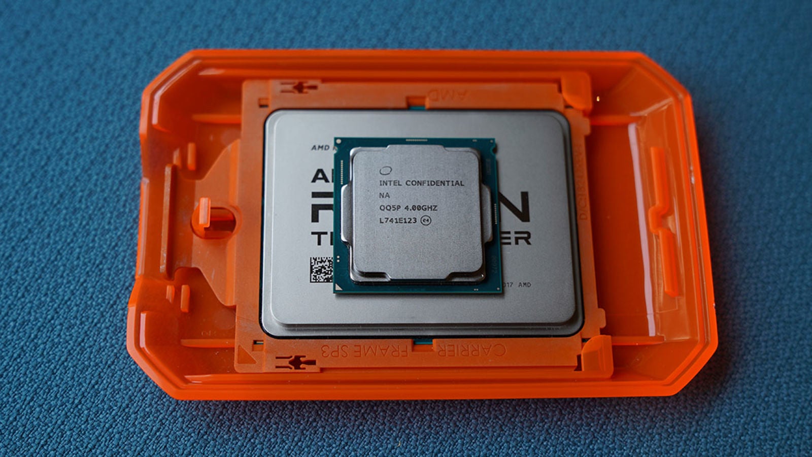 Un CPU Intel i7 encima del Threadripper, para comparar.