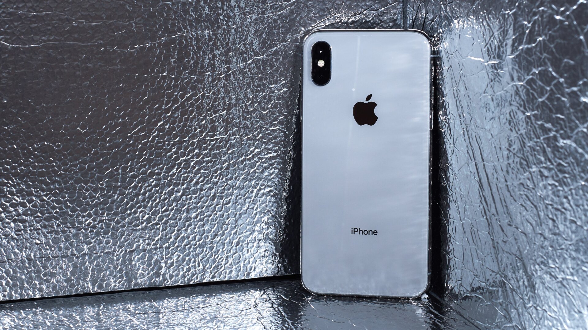 Una nueva filtración indica que podríamos ver un iPhone X más grande este año.