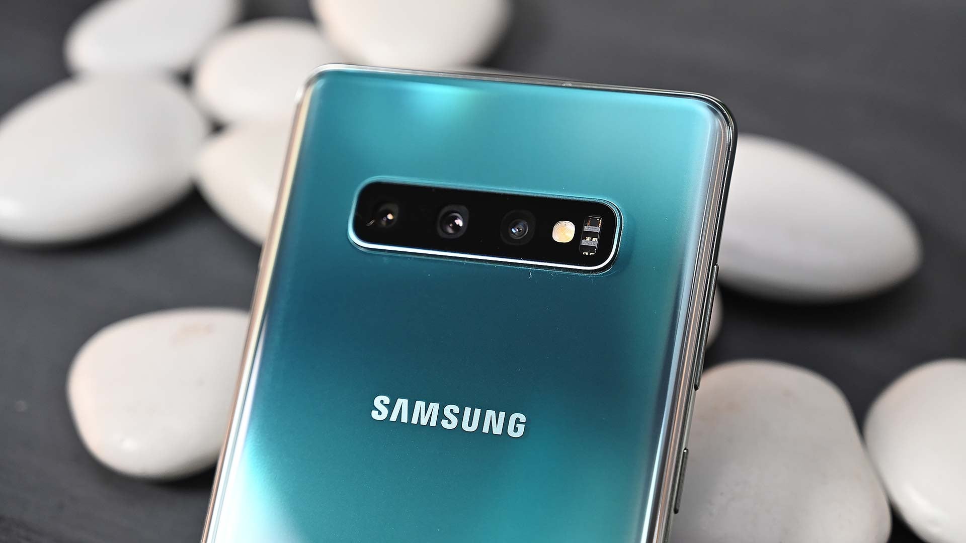 Tanto el Galaxy S10 como el Galaxy S10+ vienen con tres lentes: gran angular, ultra gran angular y telefoto 2x