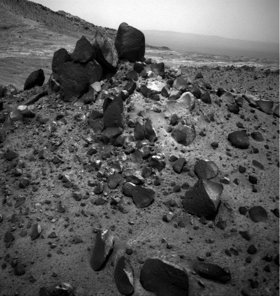 Una pila de rocas dentro del cráter Endeavour