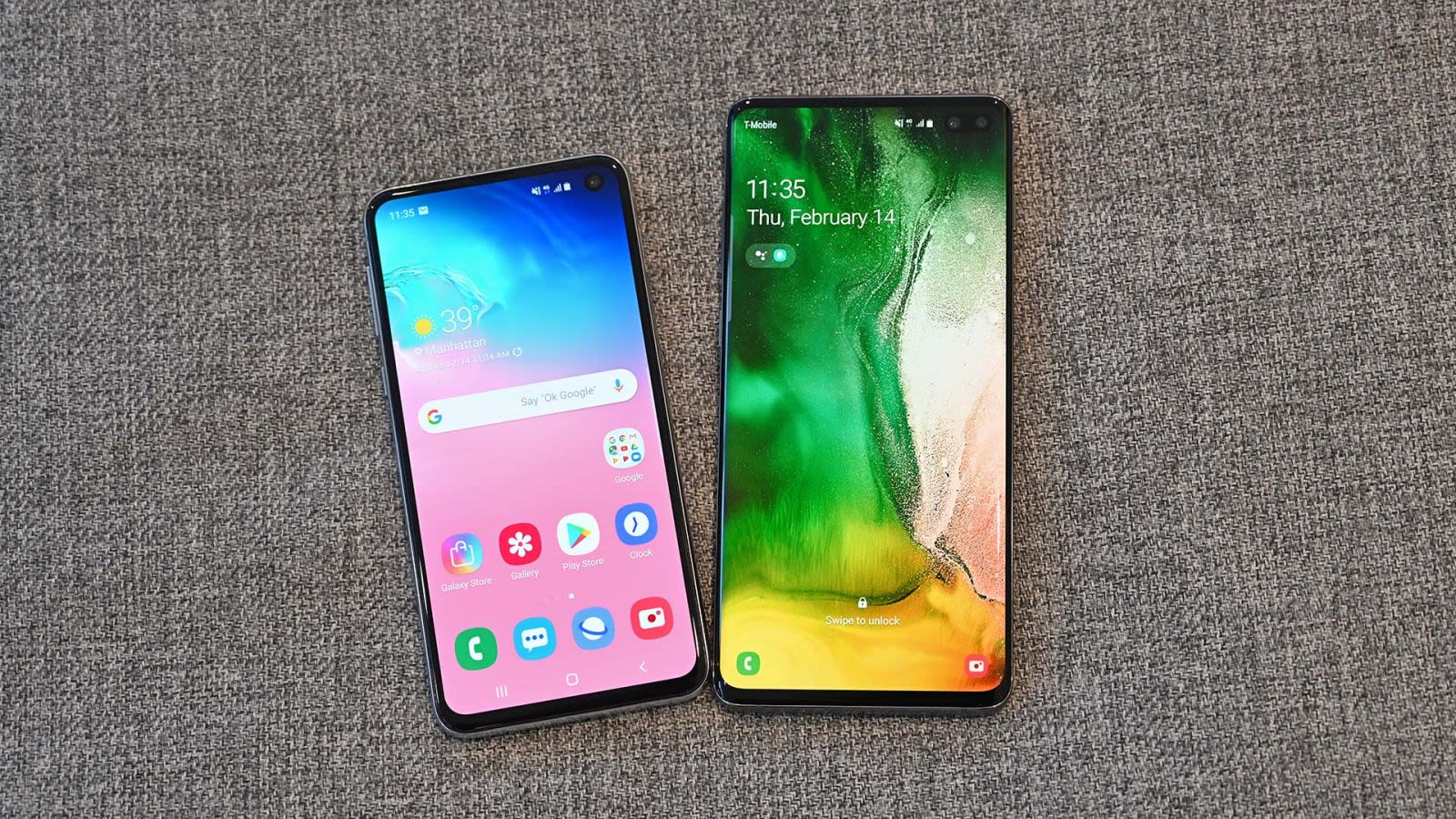 El Galaxy S10 y el Galaxy S10+, de izquierda a derecha.