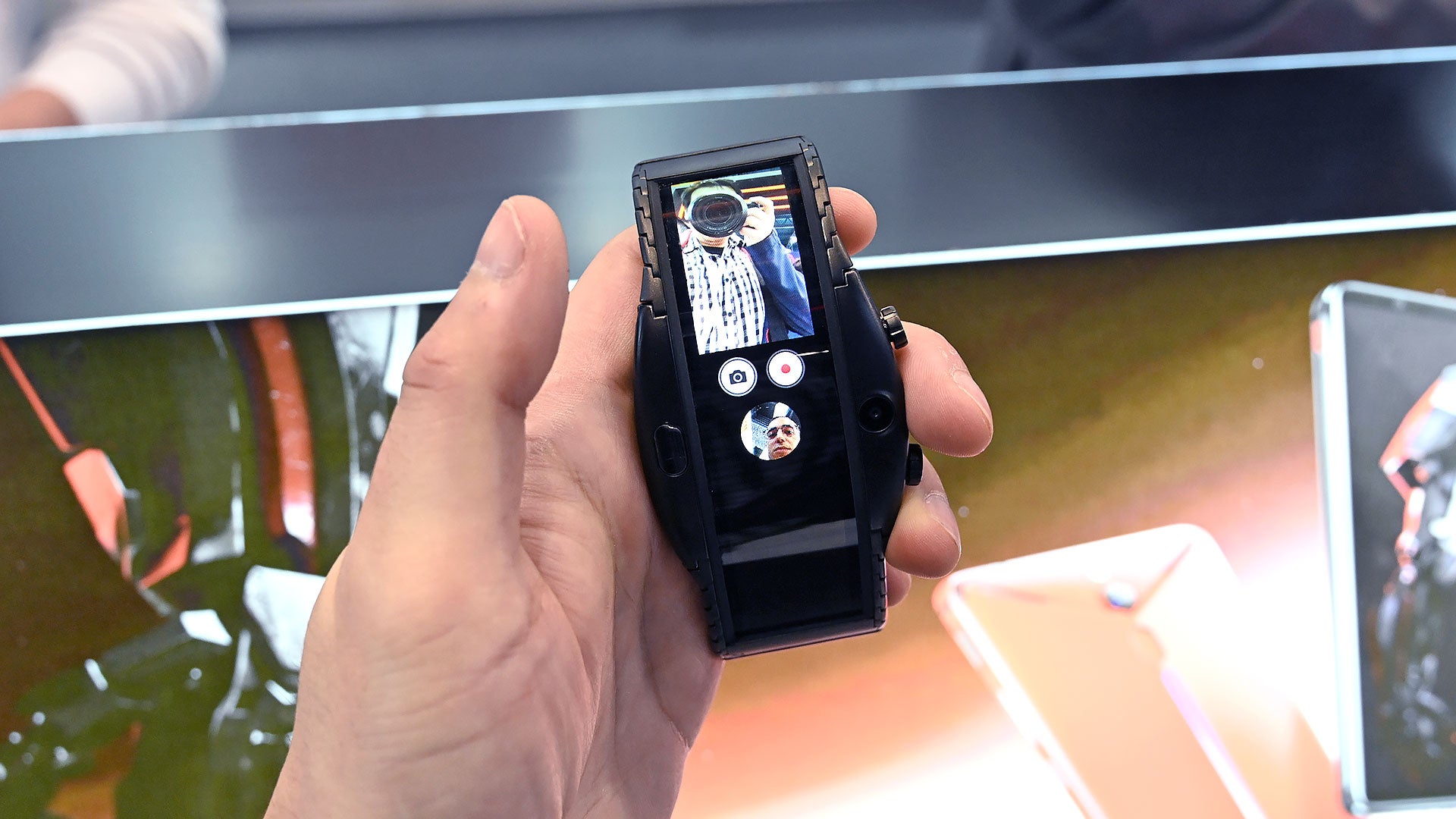 ¿De verdad necesitas tomarte selfies con un wearable?