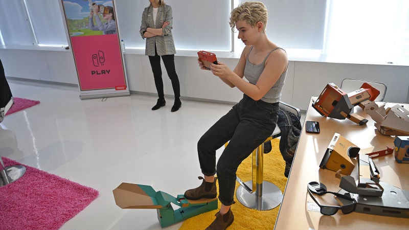 Afortunadamente, el ventilador del Wind Pedal se puede doblar fácilmente para que ocupe menos. Foto: Sam Rutherford (Gizmodo)