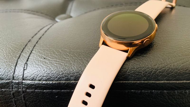 Mira qué bisel tan gordo. Foto: Victoria Song (Gizmodo)