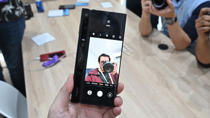Así es un selfie en un teléfono plegable. Foto: Sam Rutherford (Gizmodo)