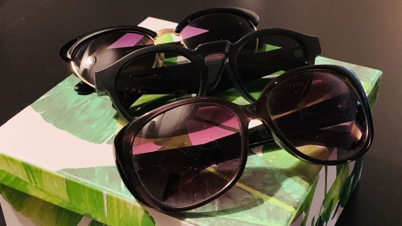 Las Bose Frames, comparadas con otras gafas de sol convencionales.