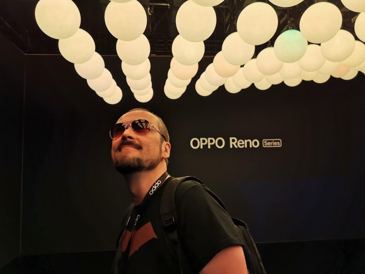 La foto con el Huawei P30 está mucho mejor balanceada, tiene más detalle y sus colores se acercan más a la realidad.