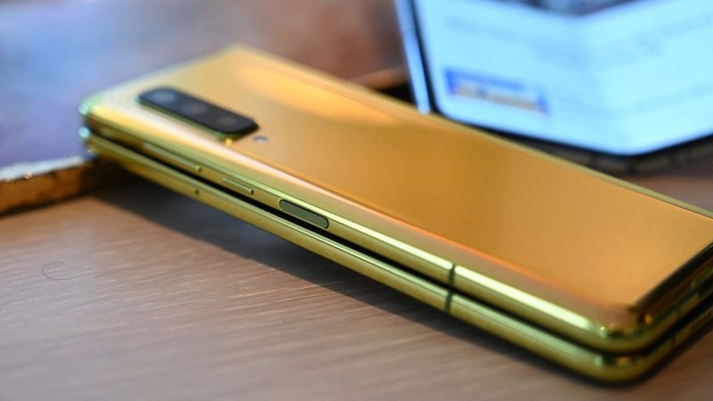 El sensor de huellas está en un lateral. Foto: Sam Rutherford (Gizmodo)