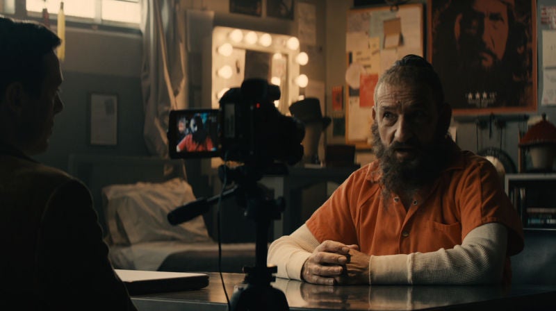 Ben Kingsley haciendo de Trevor Slattery en All Hail the King.
Imagen: Marvel Studios