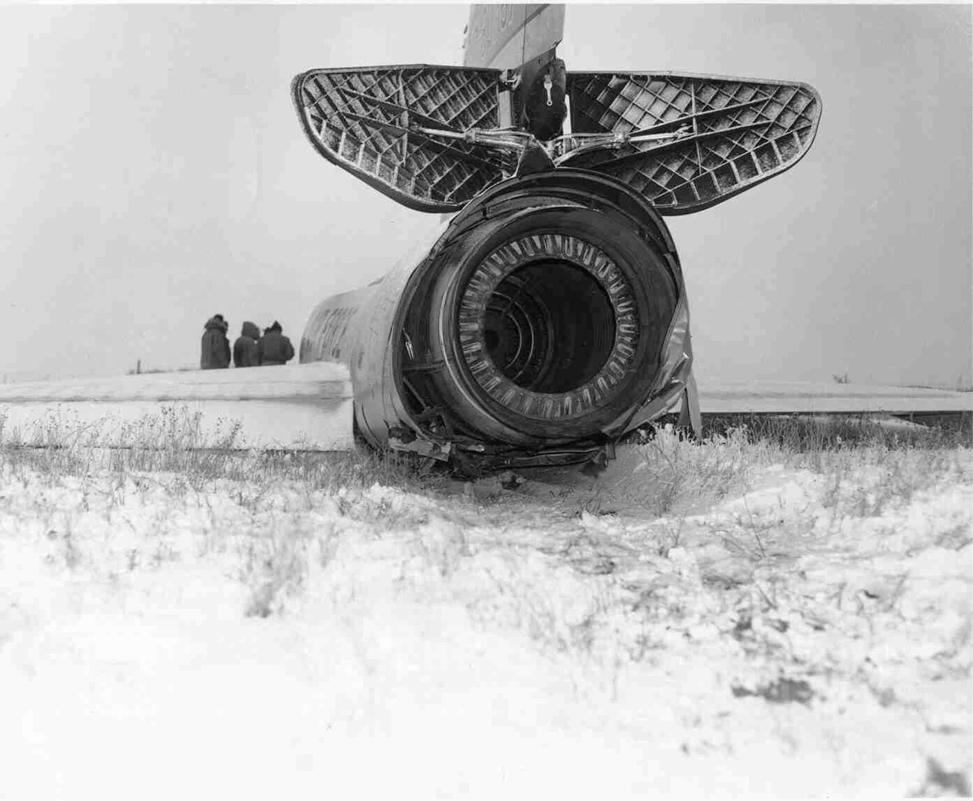 Image: Primeros oficiales que llegaron a la zona