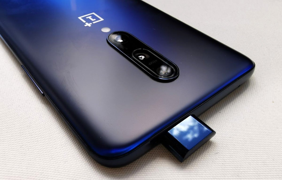 El OnePlus 7 Pro, con su cámara extendida.