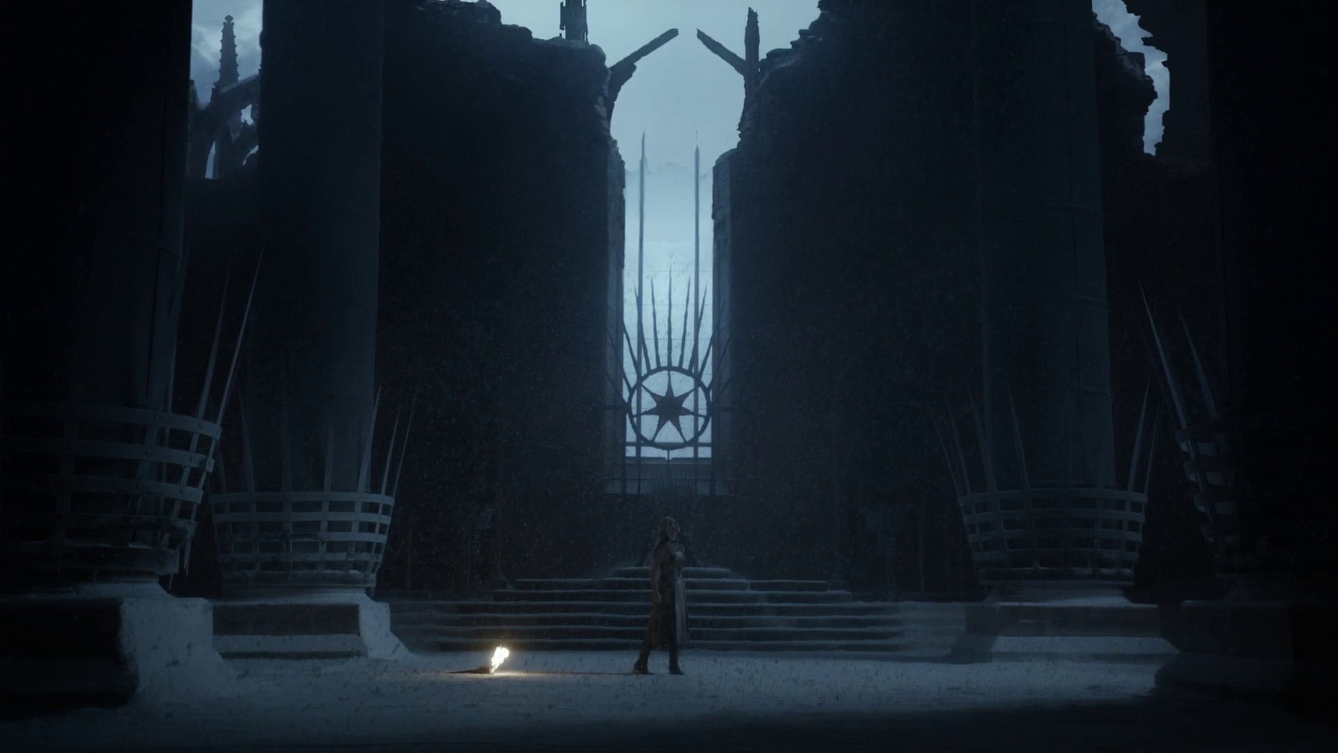 Daenerys ve el Salón del Trono derruido en la temporada 2