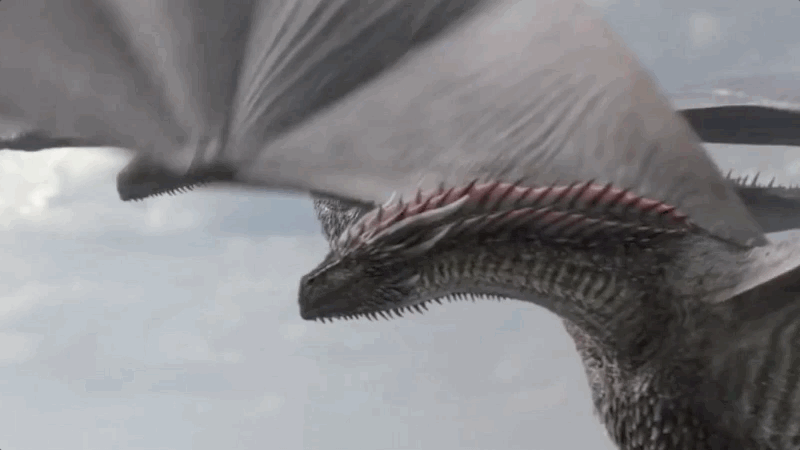 Rhaegal pagando las consecuencias de que su madre no le diera una armadura.