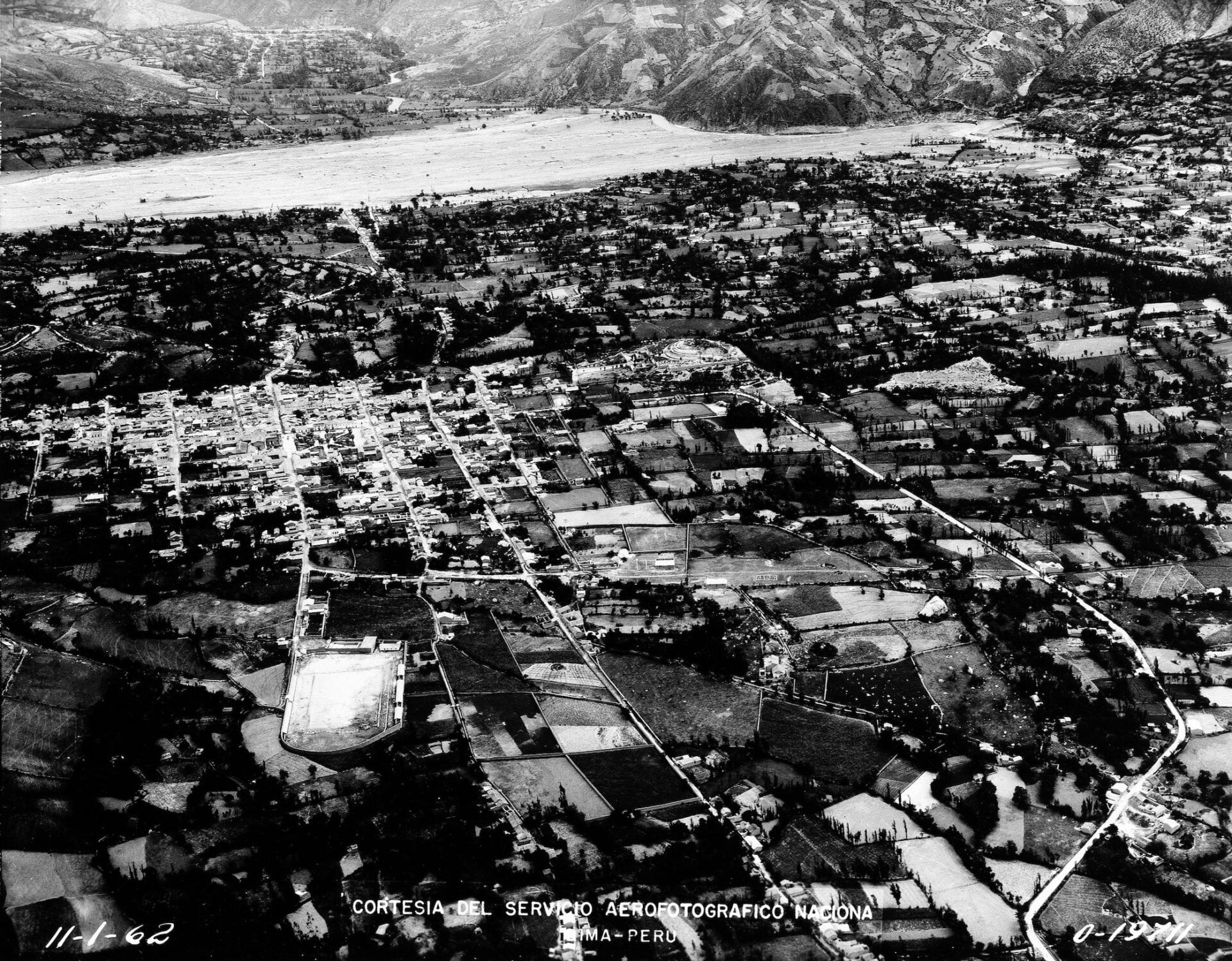 Image: Vista aérea de Yungay en 1962