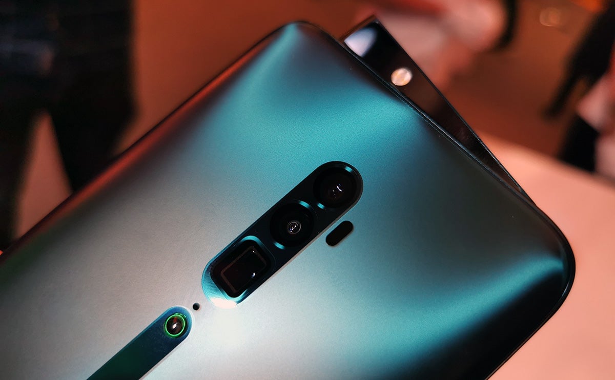 La cámara abatible del Oppo Reno 10x Zoom
