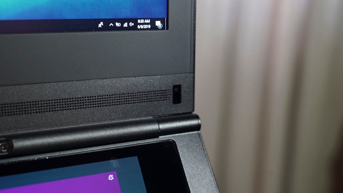 Cómo saber que este no es un dispositivo destinado a la venta: Intel ha puesto un sensor para analizar signos vitales, porque... ¿por qué no?