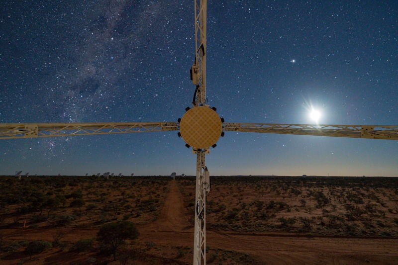 Image: Una vista del telescopio ASKAP en Australia.