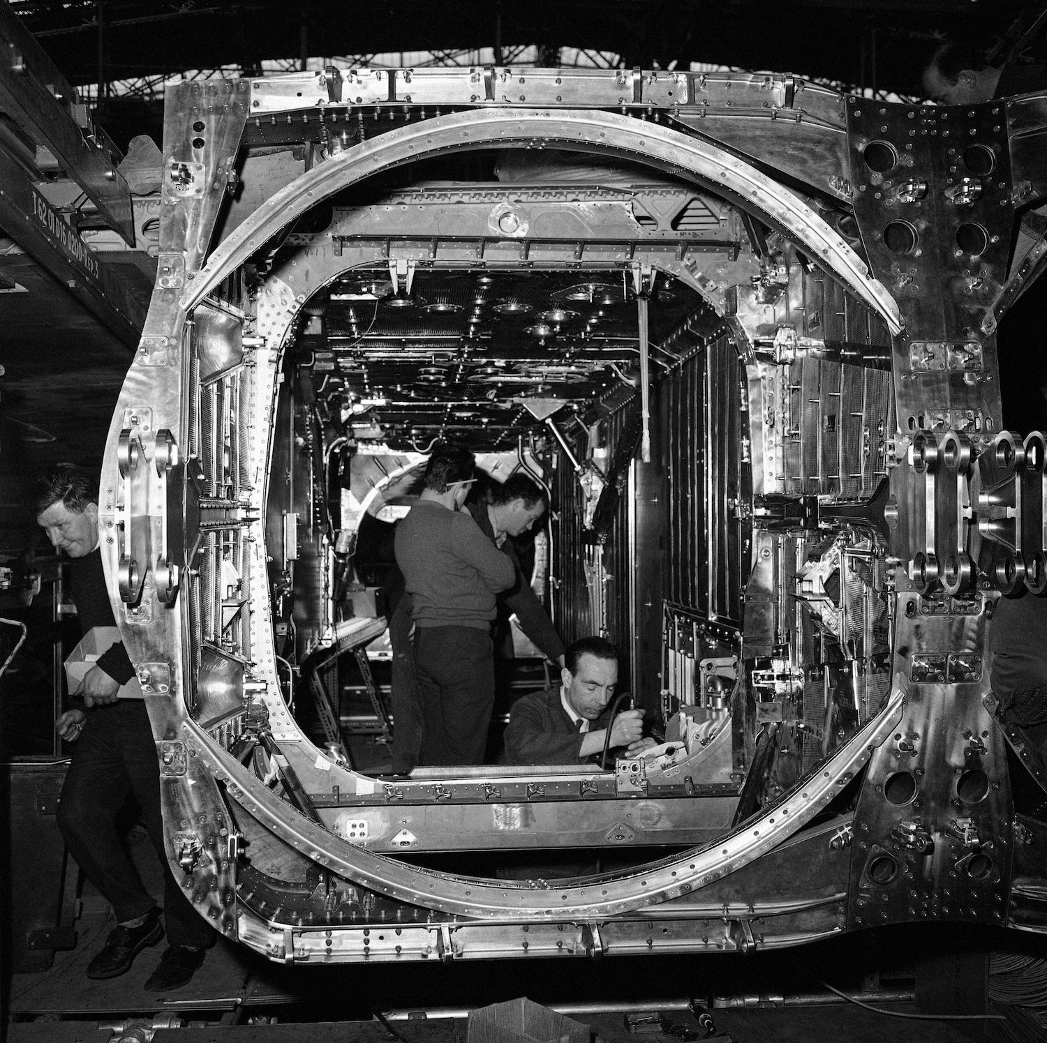 Image: El 5 de marzo de 1968, el Concorde en etapa avanzada de construcción en la British Aircraft Corporation en Filton, Bristol, Inglaterra, Reino Unido.