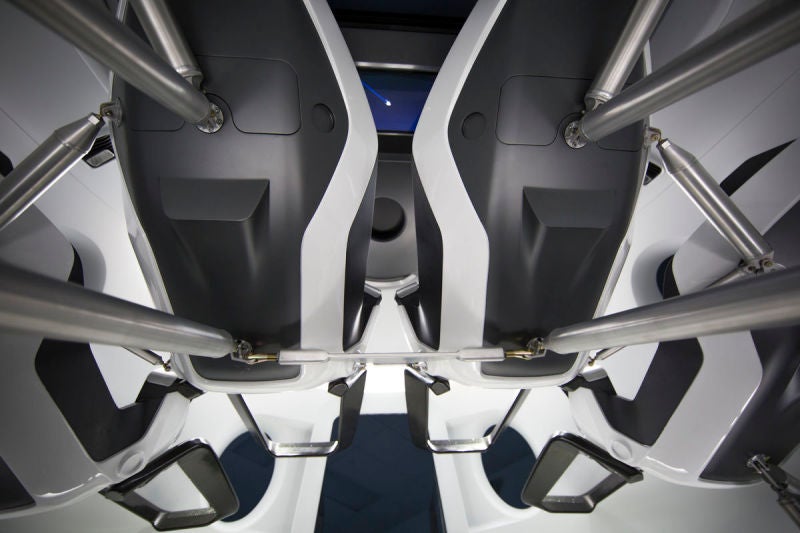 Interior de la Crew Dragon. Foto: SpaceX