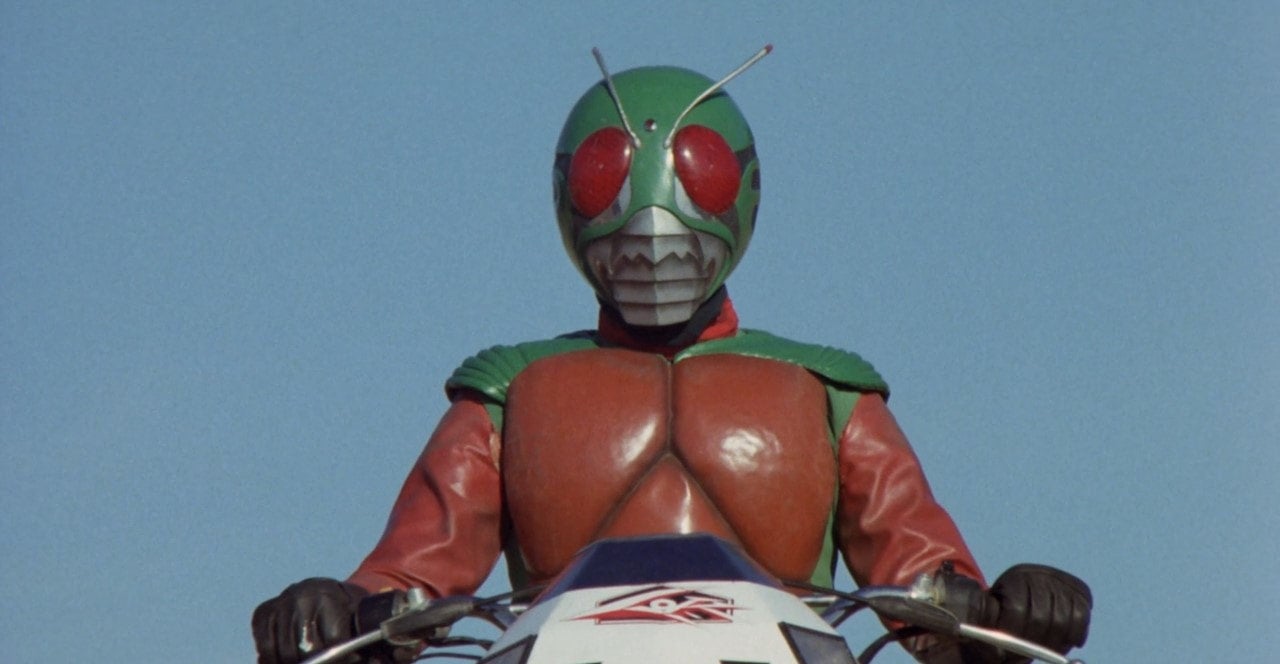 Kamen Raider en su serie de 1979, parte del género Tokusatsu.