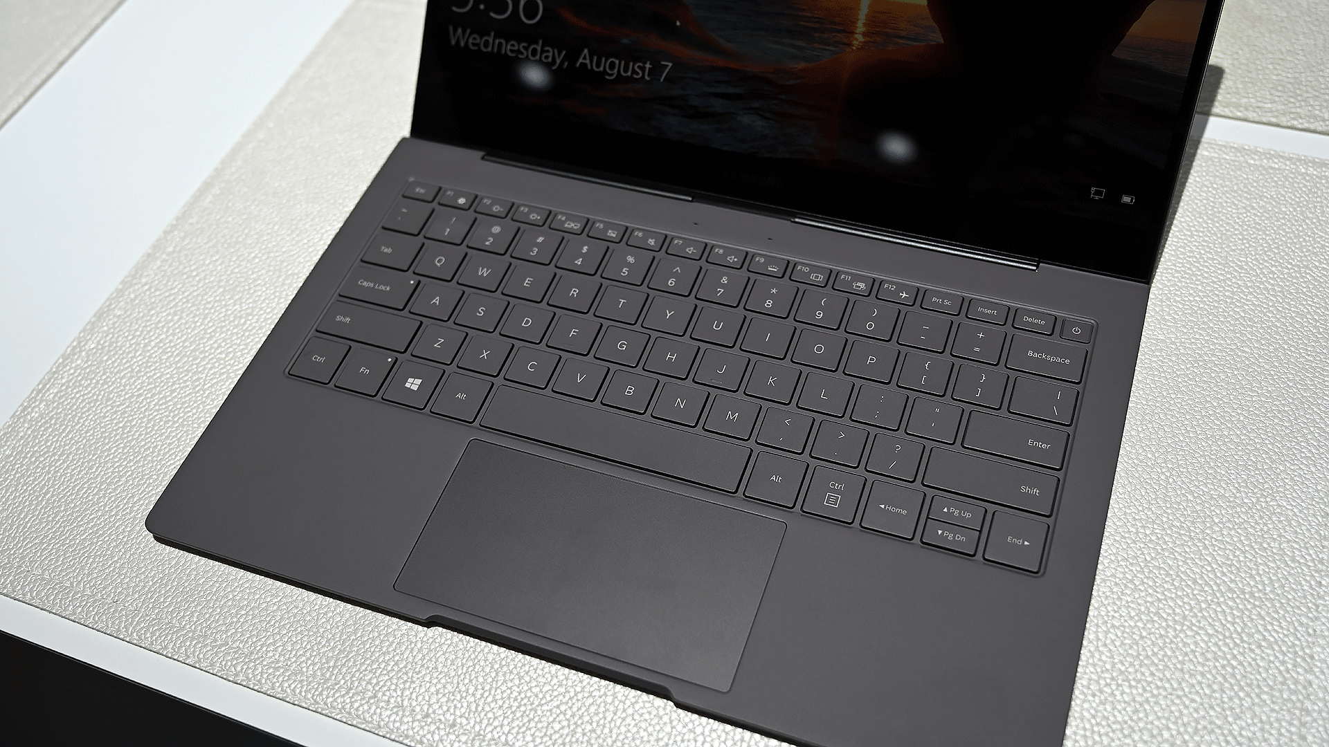 Me preocupa el teclado, pero esperaré a probarlo más.