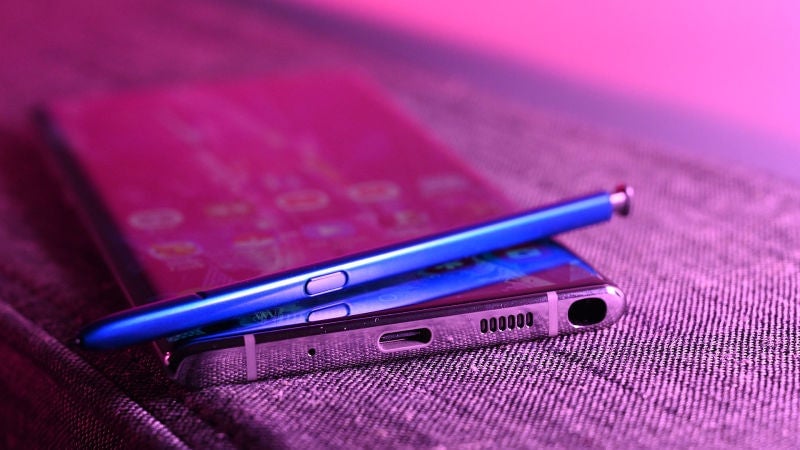 El S-Pen luce igual que siempre, pero por dentro tiene sensores de aceleración para detectar las Air Actions de Samsung. Foto: Sam Rutherford (Gizmodo)