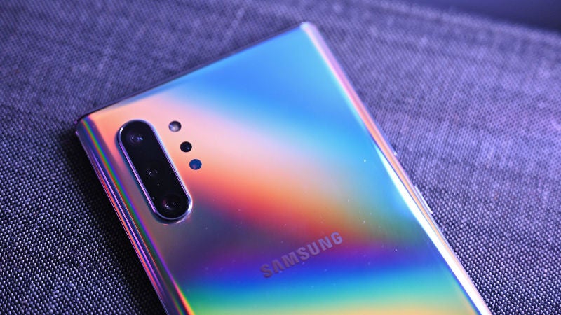 En la parte trasera, el Note 10+ tiene 4 cámaras: una cámara principal, un teleobjetivo, una ultra gran angular y una cámara TOF Foto: Sam Rutherford (Gizmodo)