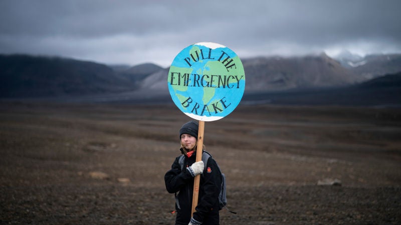 Uno de los asistentes a la ceremonia. Foto: Felipe Dana (AP)