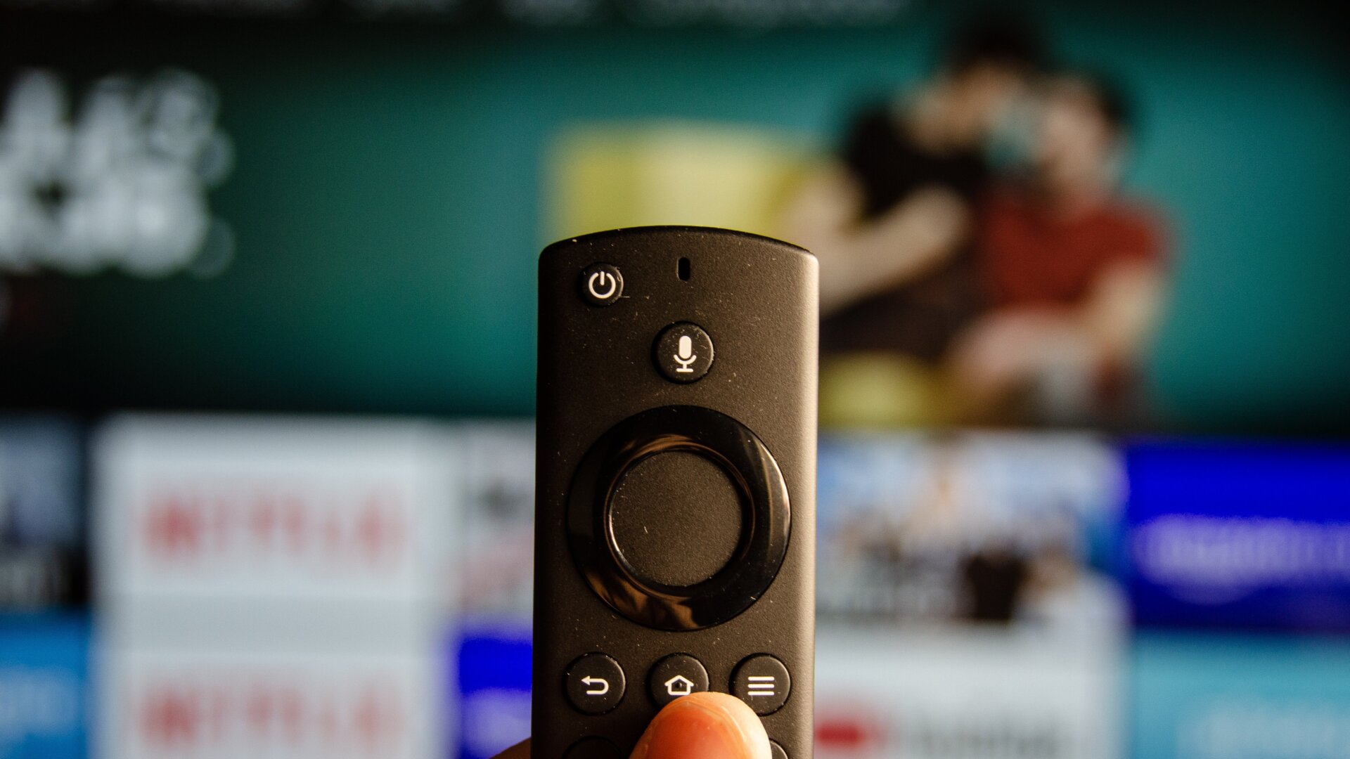 El mando también te permite controlar tu televisor y un montón de accesorios compatibles. Imagen: Julio Cerezo