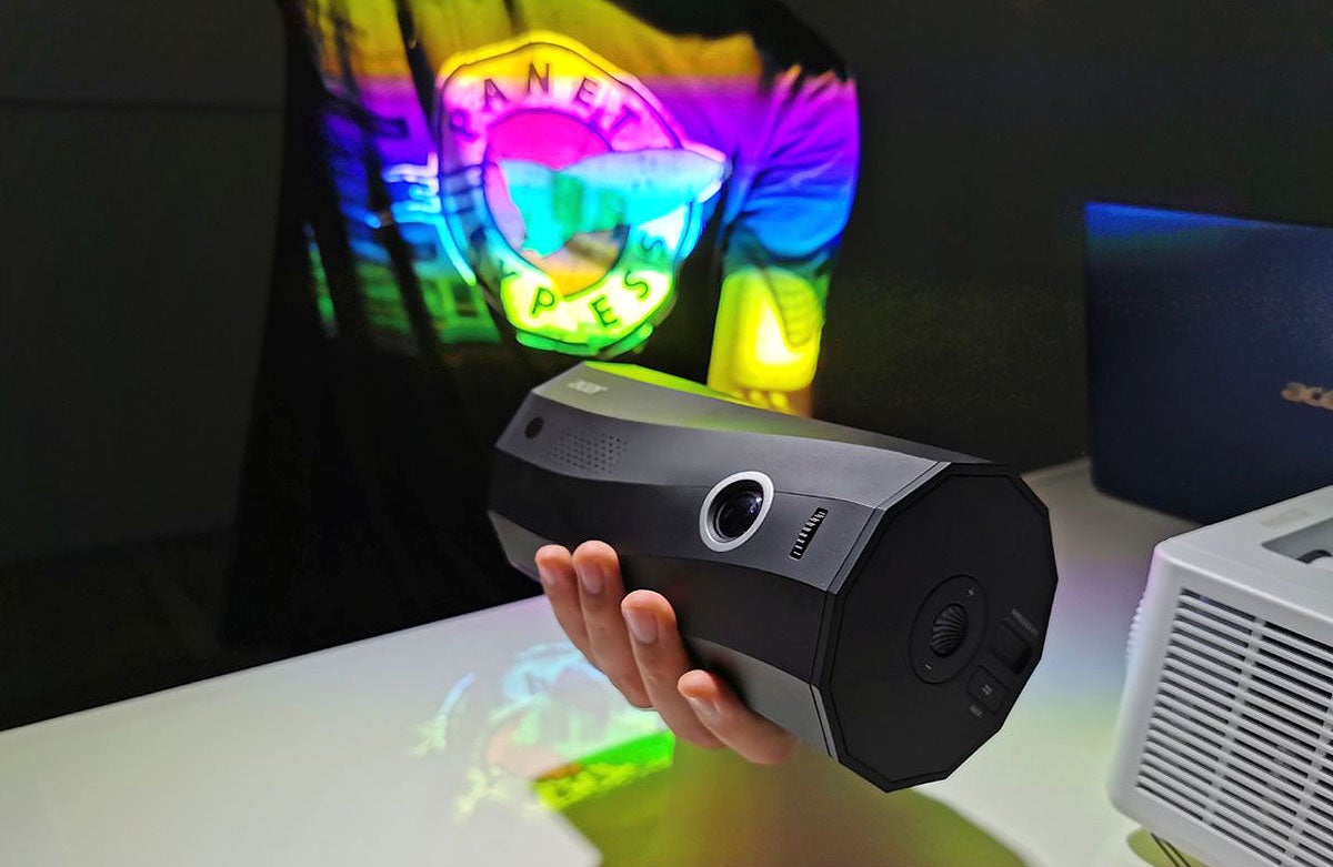 Desde aquí quiero das las gracias al blogger anónimo cuya camiseta de Planet Express ha hecho que esta foto sea mucho más interesante. ¡Gracias compañero!