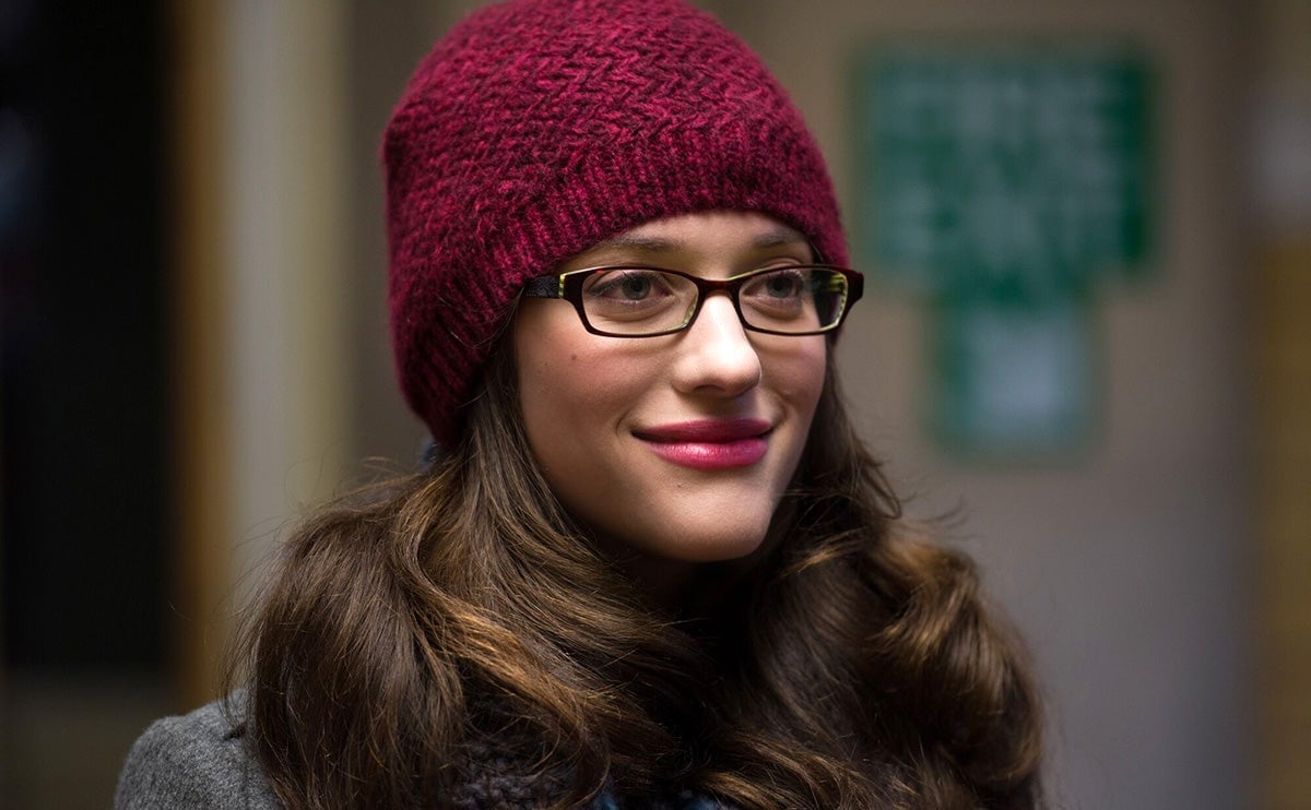 Kat Dennings interpretando a Darcy Lewis.