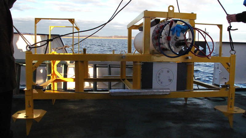 Photo: Uno de los dos marcos que comprenden el Observatorio Boknis Eck perdido