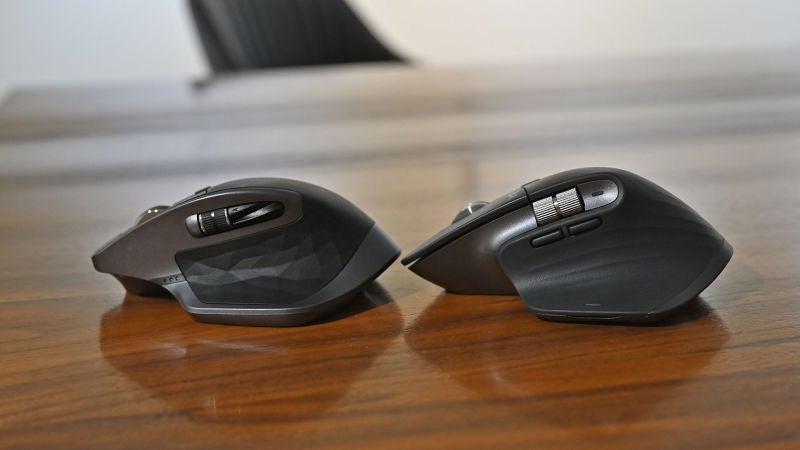 Los botones del Logitech MX Master 3 (a la derecha) comparados con el modelo anterior.