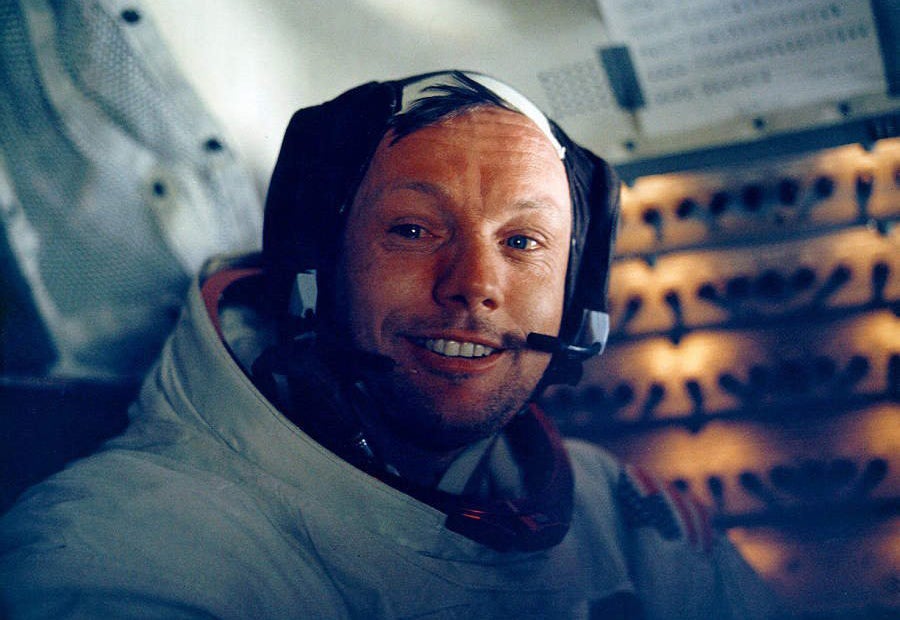 Armstrong, con su micrófono Plantronics