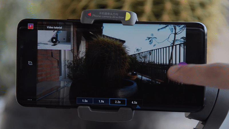 En el modo Story lo único que tienes que hacer es elegir tu plantilla y buscar el encuadre adecuado, el Osmo Mobile 3 se encarga del resto. GIF: Julio Cerezo