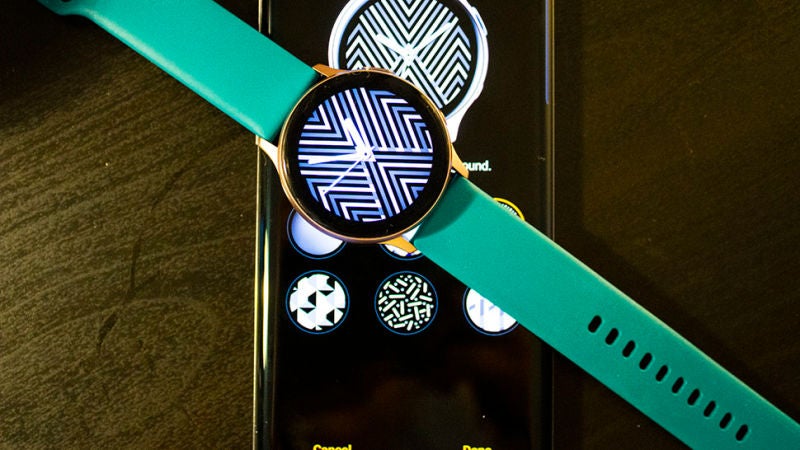 Me saqué una foto con un conjunto azul y blanco. Me salió esta esfera personalizada. Foto: Victoria Song (Gizmodo)