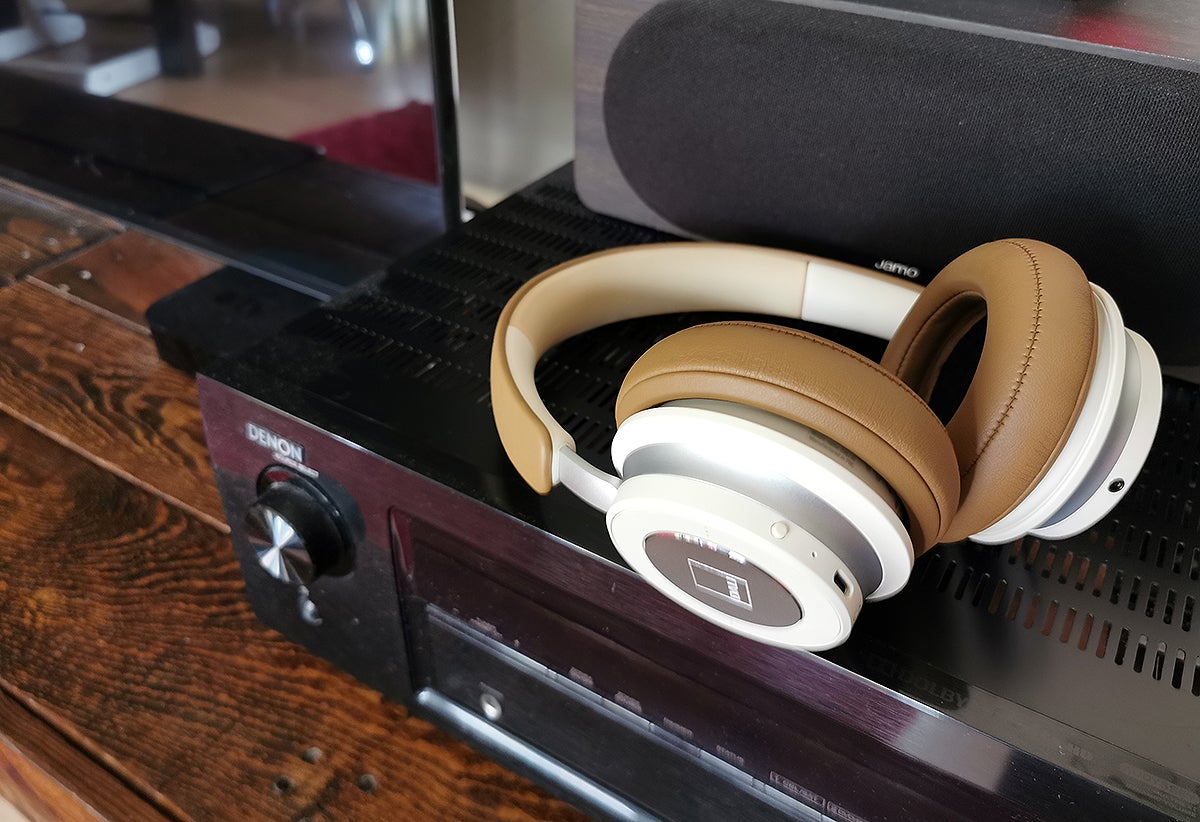 El hábitat natural de los Dali iO-6 es el salón, pero podemos llevárnoslos a cualquier lado.