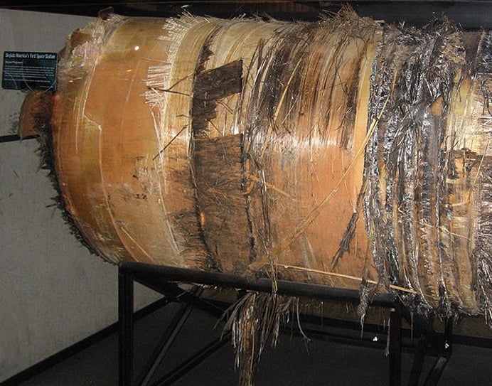 La pieza más grande recuperada tras la caída de Skylab en 1979. Se trata de uno de los tanques de oxígeno de la estación espacial. Fue encontrado en Australia.