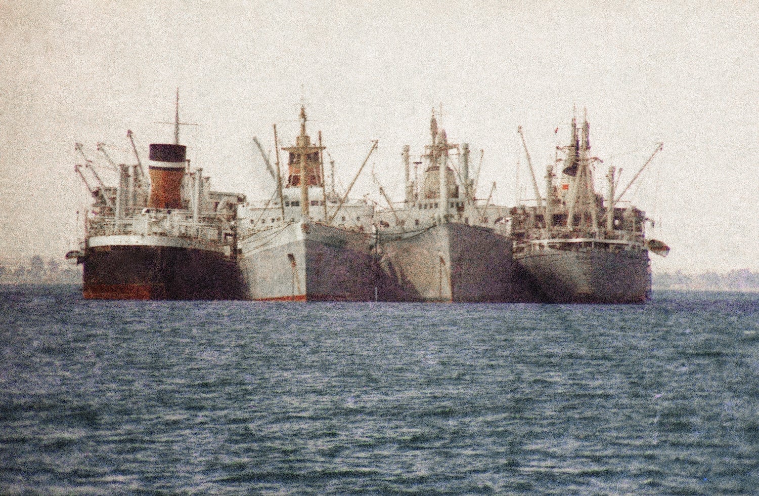Image: Algunos de los barcos varados en el canal