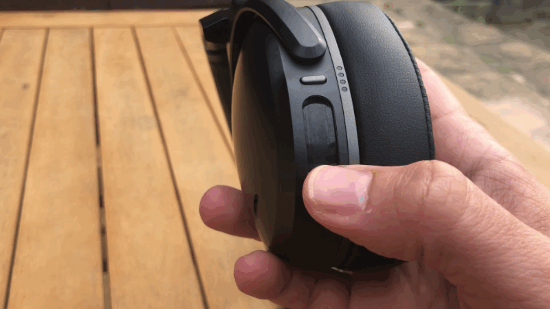 Gif: Cuando el control está arriba has llegado a la última planta del infierno de los decibelios