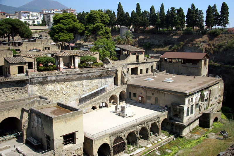 Image: Vista de la zona portuaria de la antigua ciudad de Herculano (Wikimedia Commons