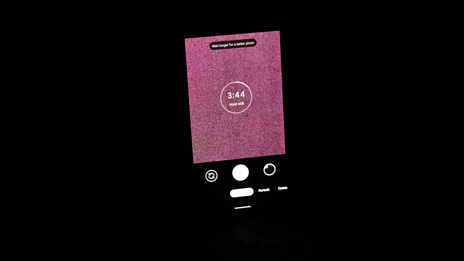 Lamentablemente, no pude comprobar los resultados del modo de astrofografía, dado que el único lugar oscuro era una habitación sin ventanas.