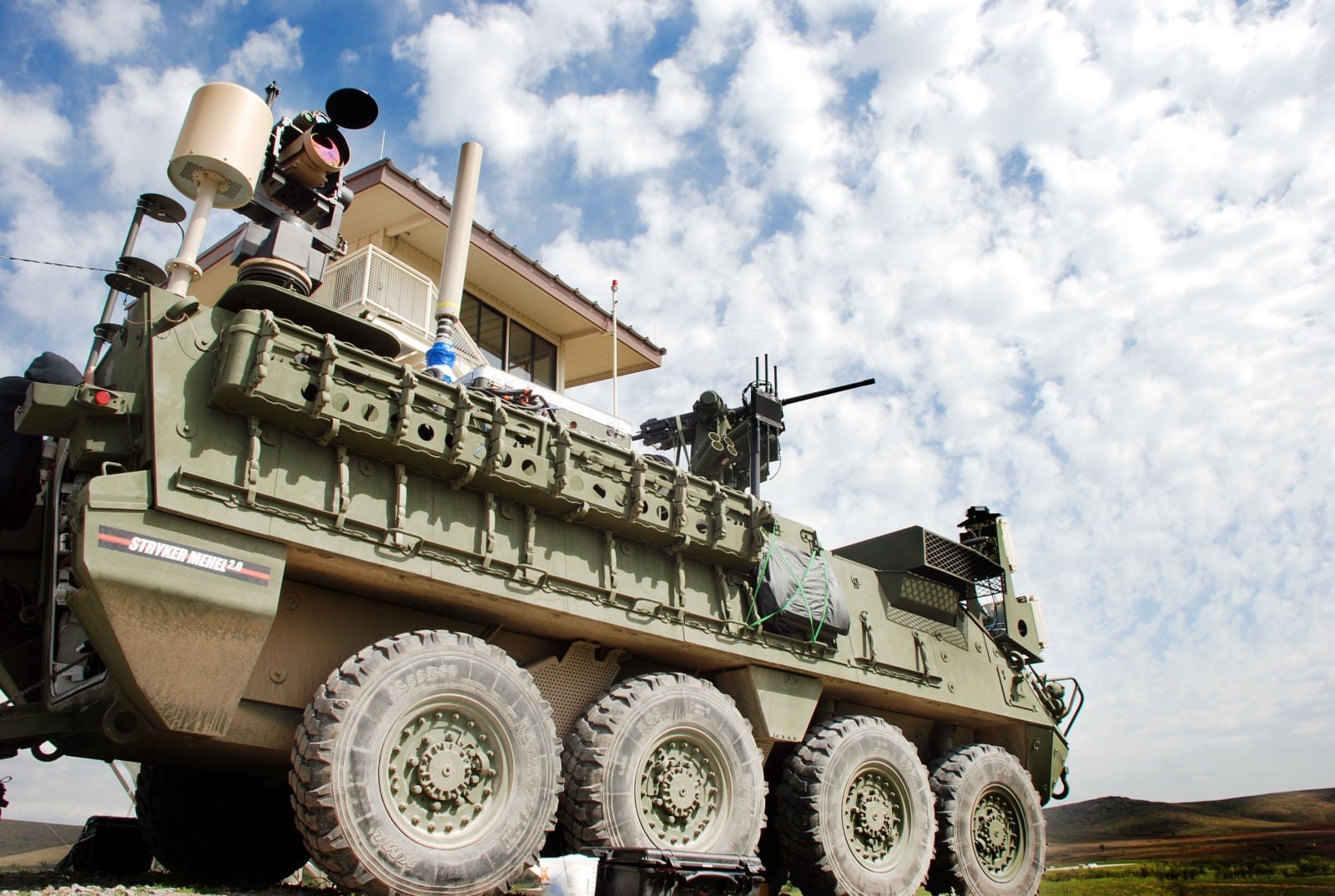 Image: Un láser de cinco kilovatios a bordo de un vehículo de combate de infantería Stryker del ejército de EE.UU.
