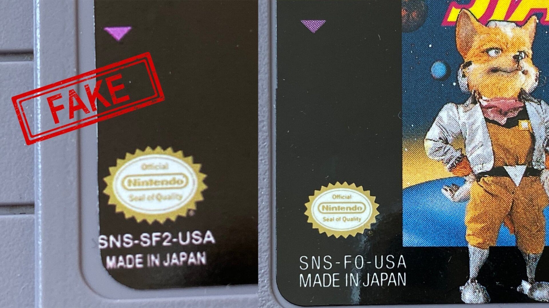 En este caso, la foto de la versión de este juego de Super NES en la izquierda es falsa y la versión en la derecha es auténtica. Puedes ver que la versión falsa tiene un sello borroso de Nintendo, texto borroso cortado por un lado y la tipografía incorrecta. La carátula tampoco se ha cortado bien y no está centrada. 