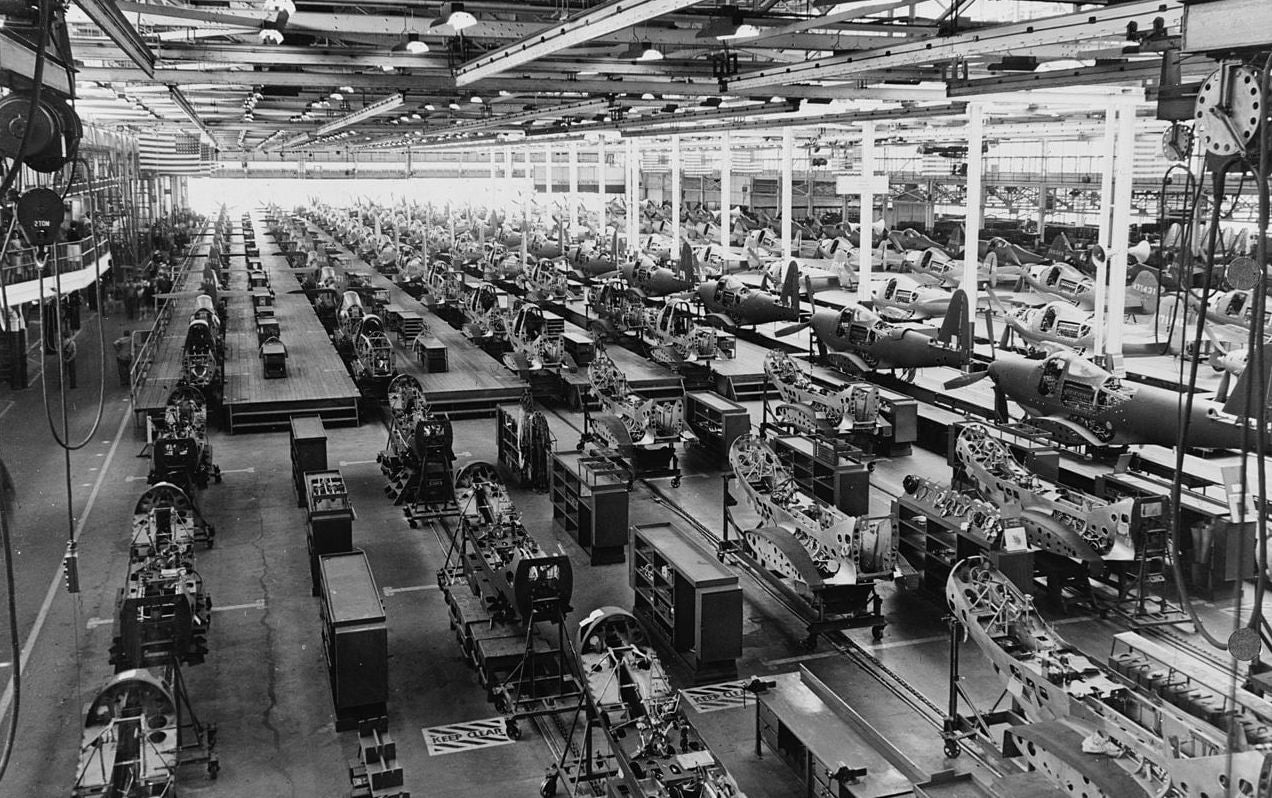 Image: La planta de ensamblaje de la Bell Aircraft Corporation en 1944
