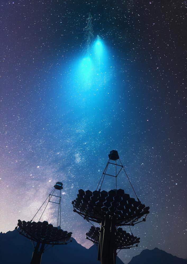 Imagen artística que muestra varios telescopios especialmente equipados para detectar la luz de Cherenkov generada por los estallidos de rayos gamma y cuyo resplandor es azul.